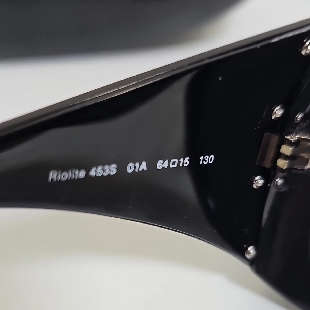 Roberto Cavalli Black Sunglasses with a Black Hard Case - Picture 7 of 9